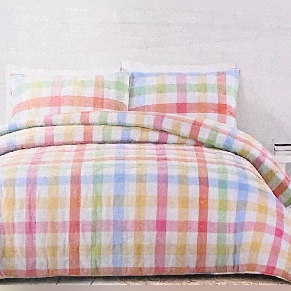 Nicole Miller King Size Comforter Set. Rainbow Plaid